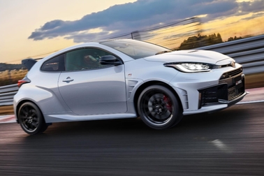 RZ“High performance” + Aero performance package［GR-DAT（8AT・4WD）］
