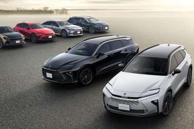 （前列右）：特別仕様車 ESTATE RS “THE 70th” （ベース車両はESTATE RS）