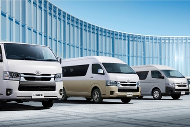（左）：VAN・2WD・2800ディーゼル・標準ボディ・スーパーGL